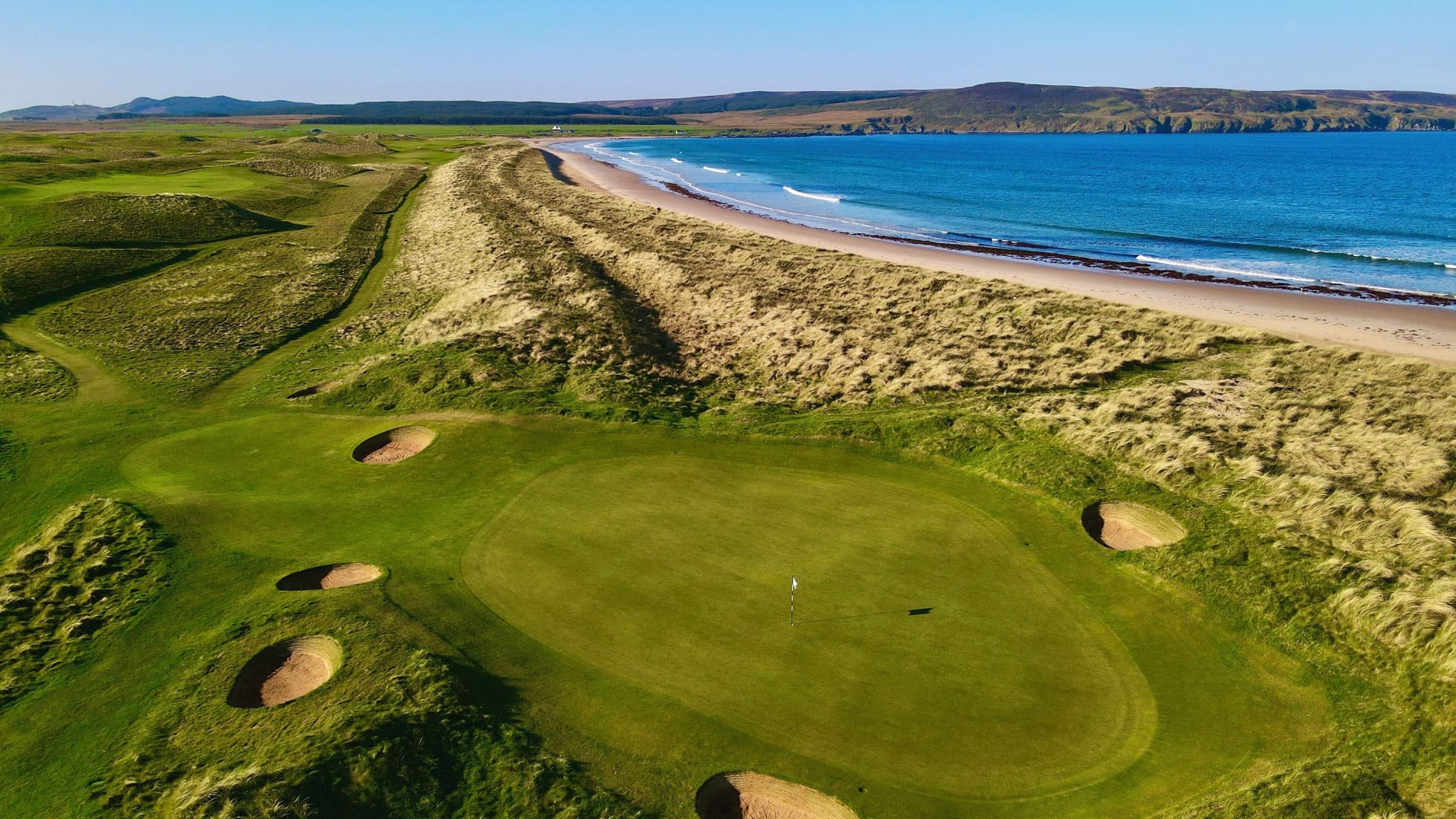Links fairways between the dunes and the beach at The Machrie, Islay