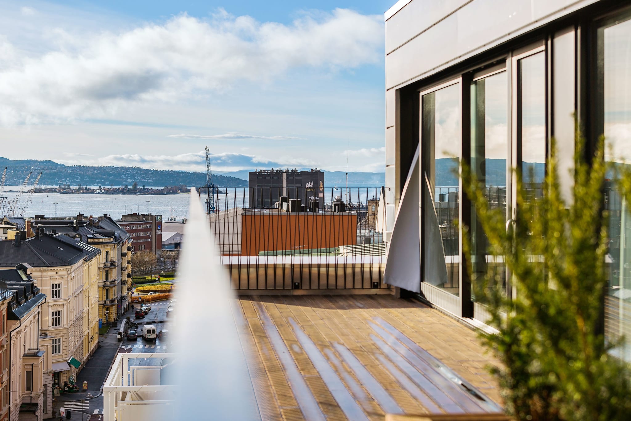 Balkong med utsikt over byen på Frogner House Vika i Oslo