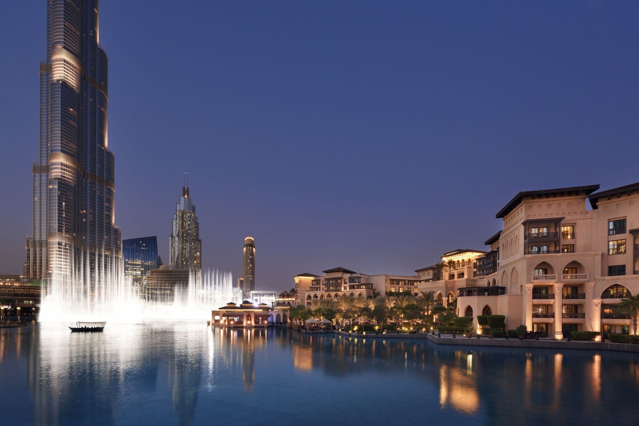 Palace Downtown med Burj Khalifa og fontenene om kvelden