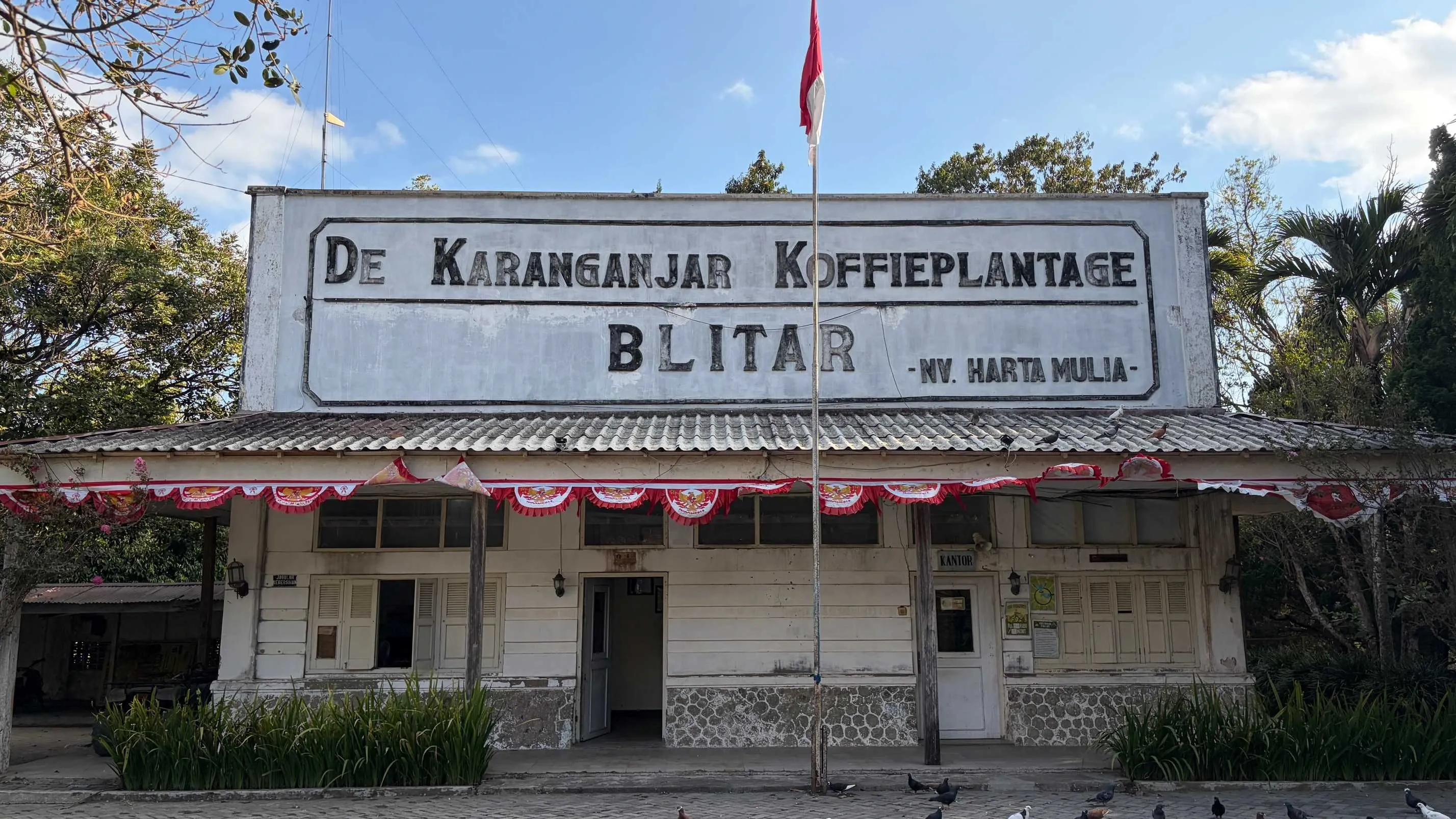 Vintage atmosphere at De Karanganjar Coffee Plantation