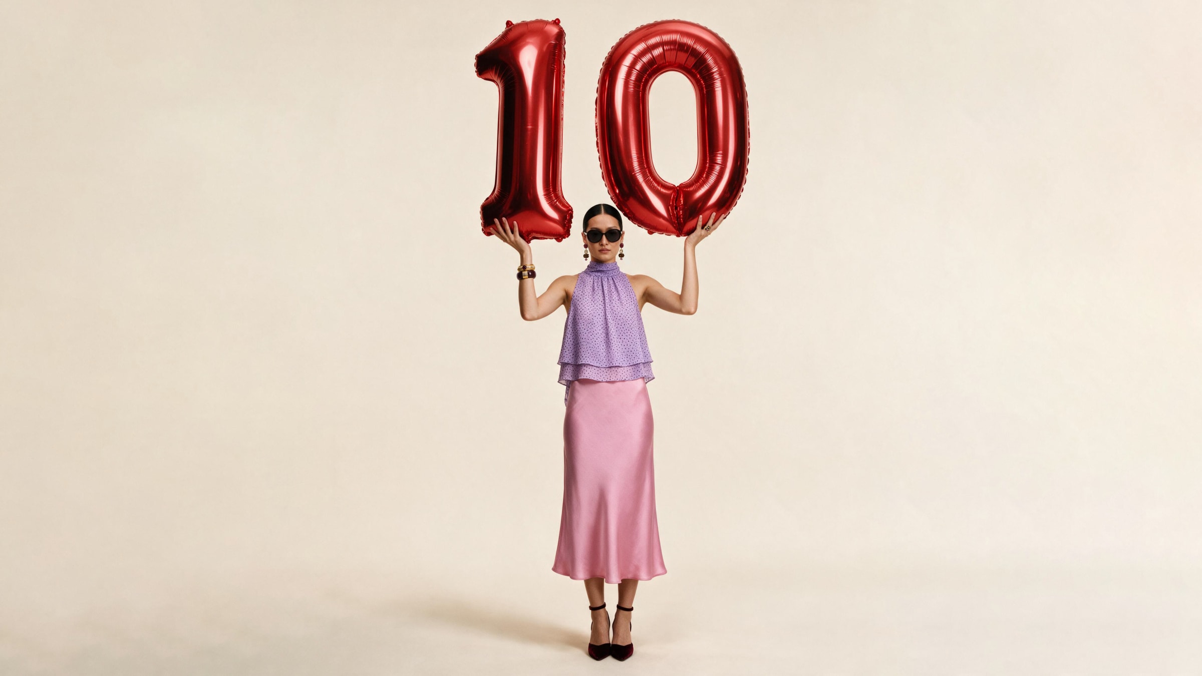 Catalogue, campagne, grandes tailles, mode enfant. En studio ou par l'IA, sous un seul directeur artistique.