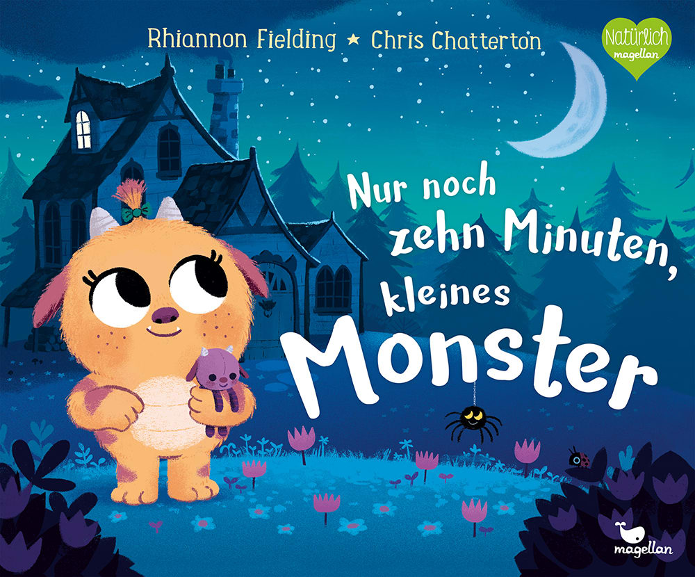 Cover, nächtlicher Hintergrund, der Mond scheint am Himmel, ein kleines süßes Monster mit Plüschtier in der Hand