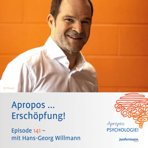 Podcast-Cover mit einer Person vor einem Weg in ländlicher Umgebung. Darunter der Titel „Apropos … das Leben wählen! – Episode 137 mit Maria Reuter“ sowie das Logo von „Apropos Psychologie!“ von Junfermann.