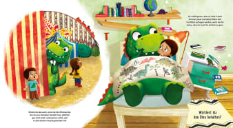 Innenseite, ein Dino und ein Kind sitzen gemeinsam im Bett
