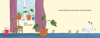 Innenseite, eine Henne läuft mit ihren Küken durch das Wohnzimmer