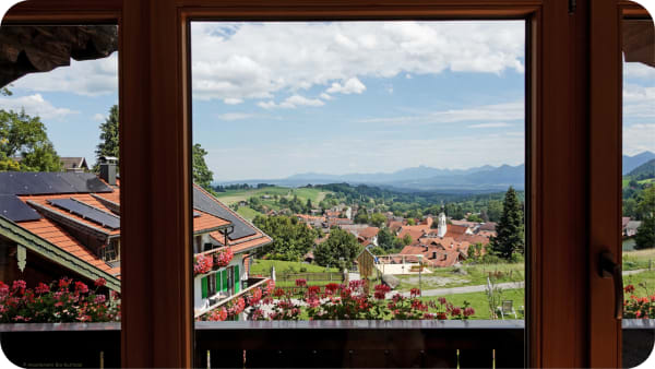 Blick aus dem Fenster auf die Ammergauer Alpen