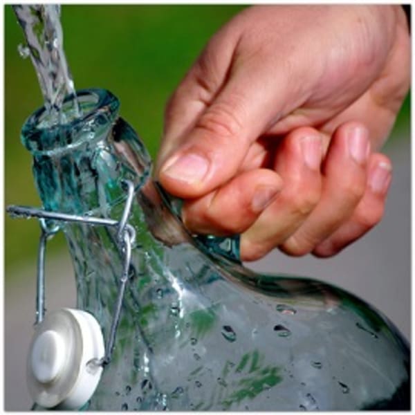 Niedrig mineralisiertes Mineralwasser ungesund?