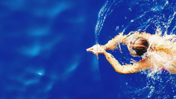 Schwimmen hilft dir, loszulassen und Körper und Psyche zu stärken