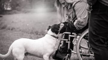 So können Sie Menschen mit einer chronischen Erkrankung helfen