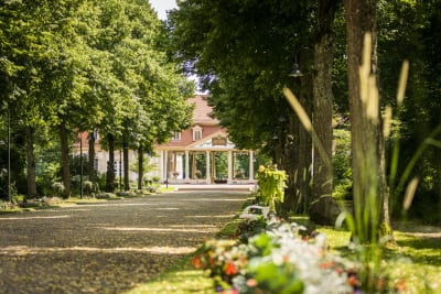 Brunnenbau im grünen Park des Kurhaus Hotels Bad Bocklet