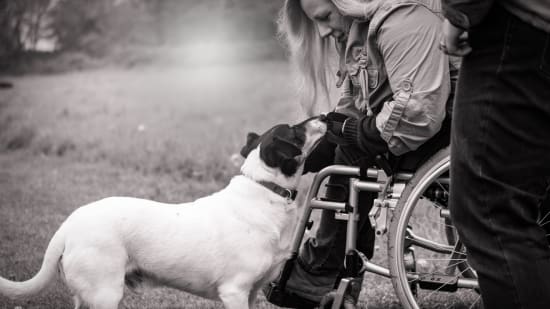 So können Sie Menschen mit einer chronischen Erkrankung helfen