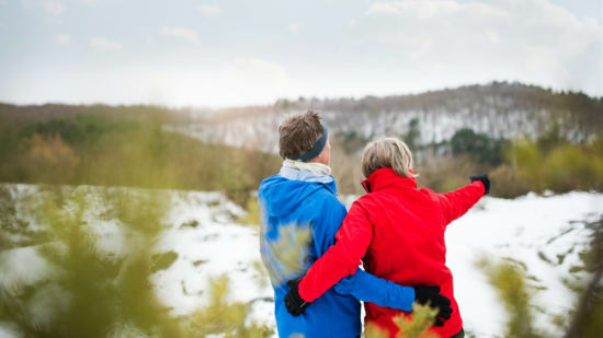 Winterwandern: Entdecke die Magie von Schnee und Eis und finde Kraft beim Winterspaziergang 