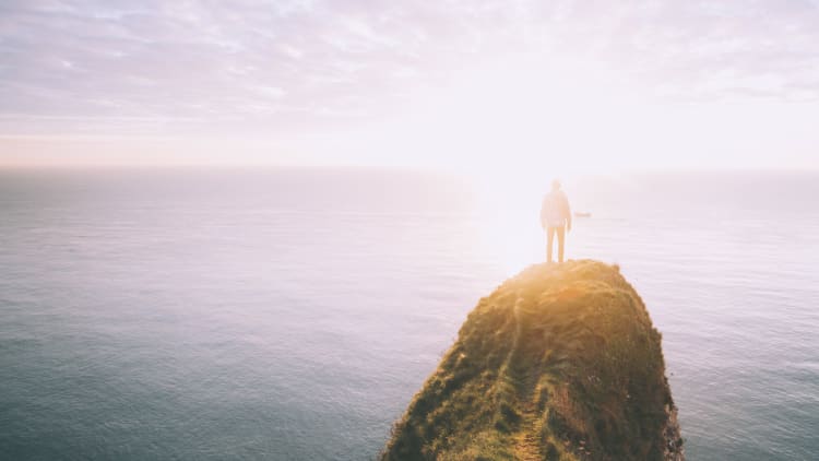 Lebenskrisen: 8 Tipps, die dir bei der Bewältigung von Krisen helfen