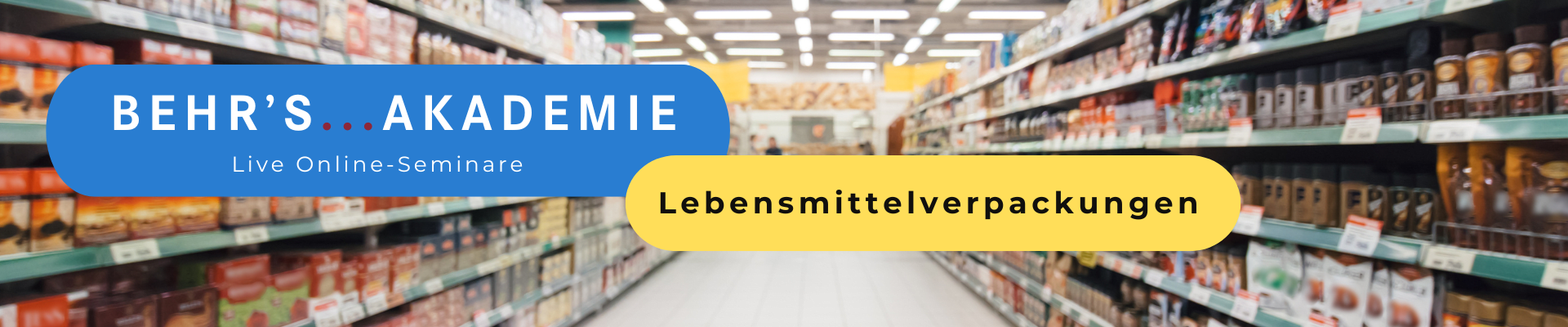 Behr's Akademie Live Online-Seminare Lebensmittelverpackungen. Im Hintergrund des Schriftzuges ist ein leicht verschwommenes Foto eines Gangs im Supermarkt mit vielen verpackten Lebensmitteln auf beiden Seiten zu sehen.