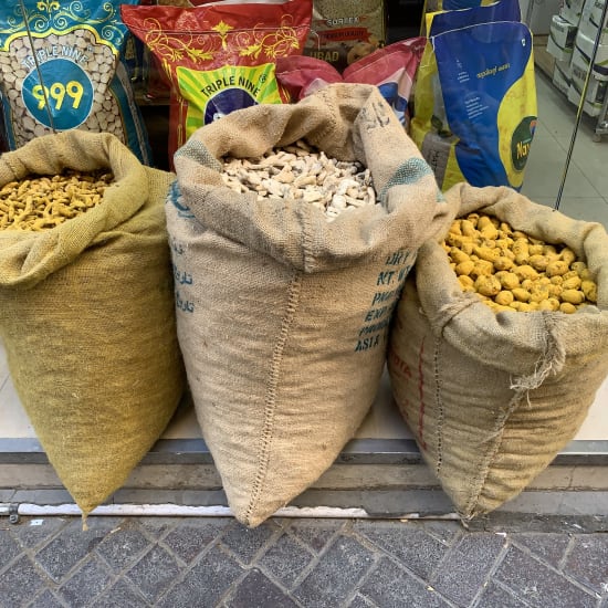MOSH & MOAH: Jutesäcke und Pappkartons als Primärverpackung weiterhin im Einsatz
