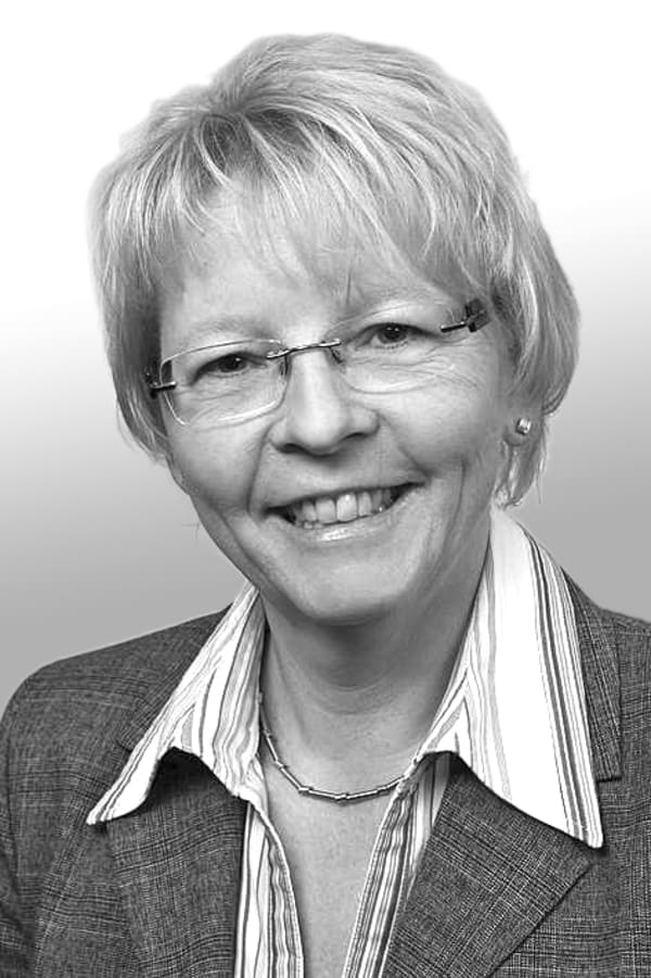 Dr. Bettina Mach