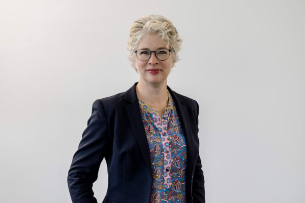 Dr. Julia Gelbert