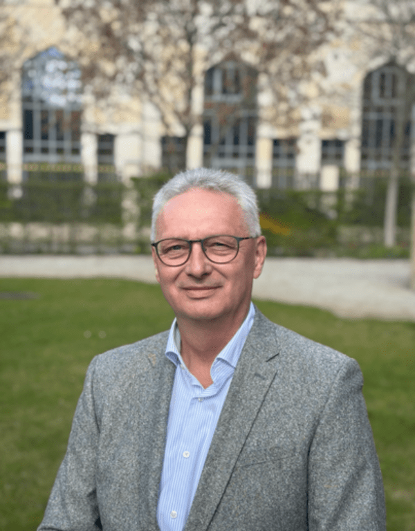 Dr. Uwe Richter