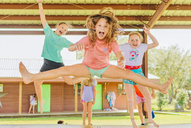 2025-07-28_04-56-15_25Si1002__Artist-MegaHat_2of29_R5_LYellow_orig-IMG_1714_rgajxh