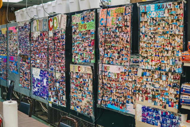 24-blue-store-1_1_k4jpbp