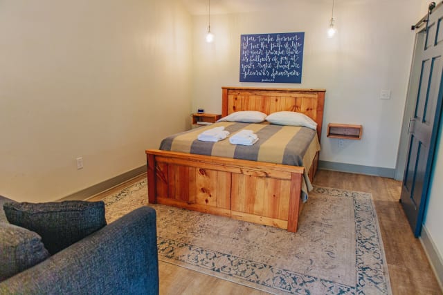 Bluffs%2F25-bluffs-cabin-1