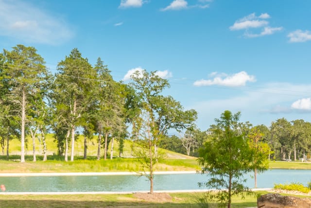 Ridge%2FOvernightCamp-Ridge-Facilities-MeetingRoom-PorchView-Tall