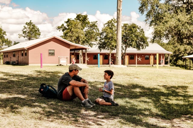 lefty-under-tree-1_eeonoh