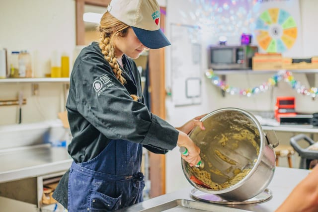 25To10Sun_Artist-Donks_29of52_R_LPurple_orig-IMG_8747_auebgz