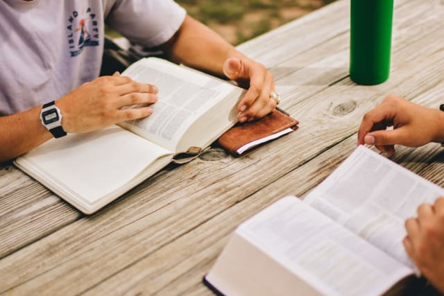 two people reading