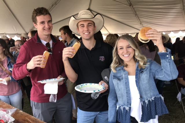 insidethecove%2Ftailgate_0250