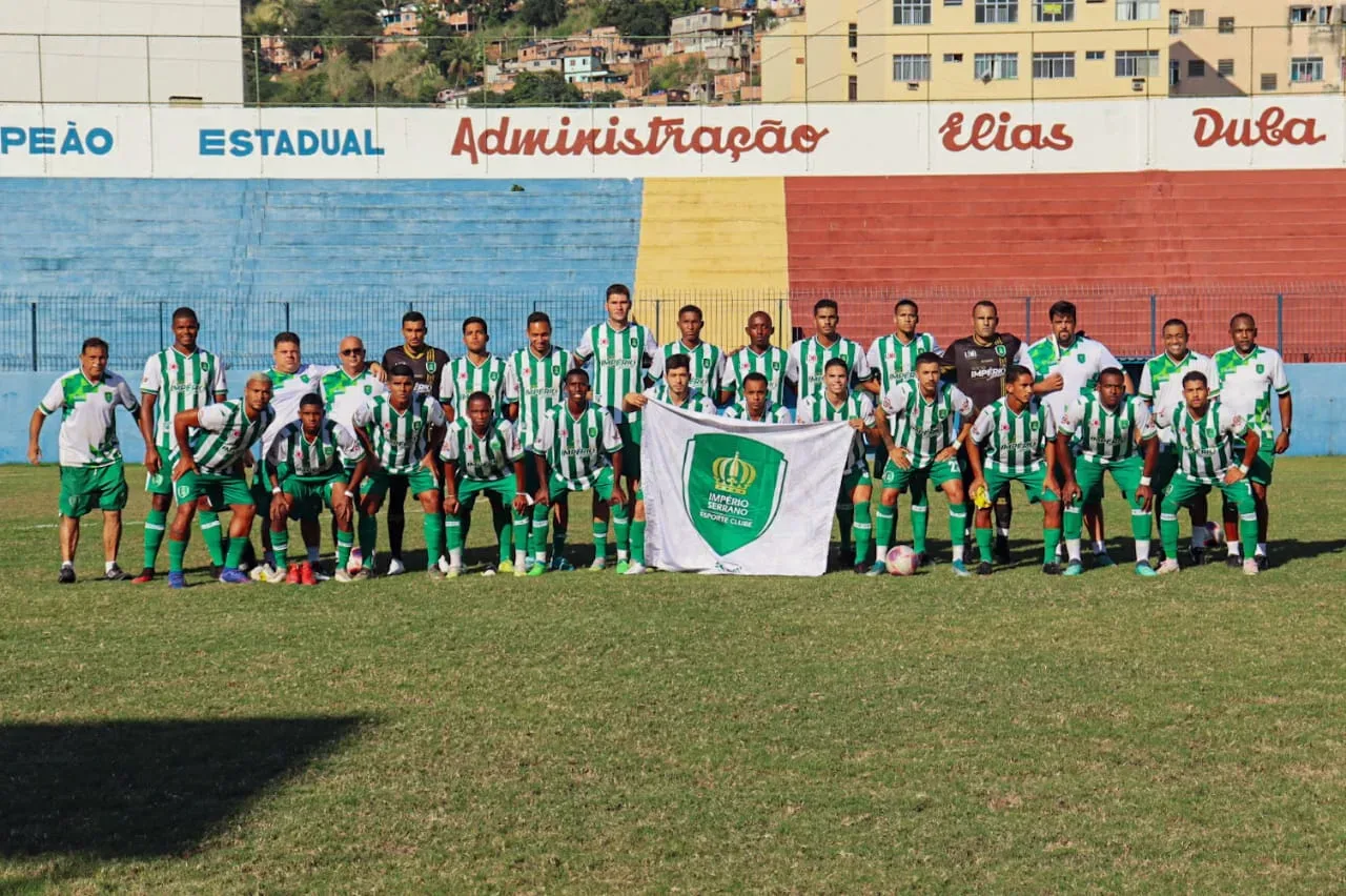 Império Serrano Futebol Clube em campo (Foto: Divulgação/Twitter)