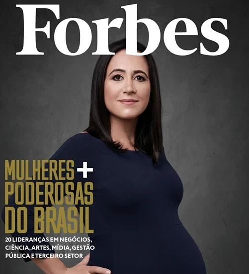 Cristina Junqueira, grávida, na capa da Forbes