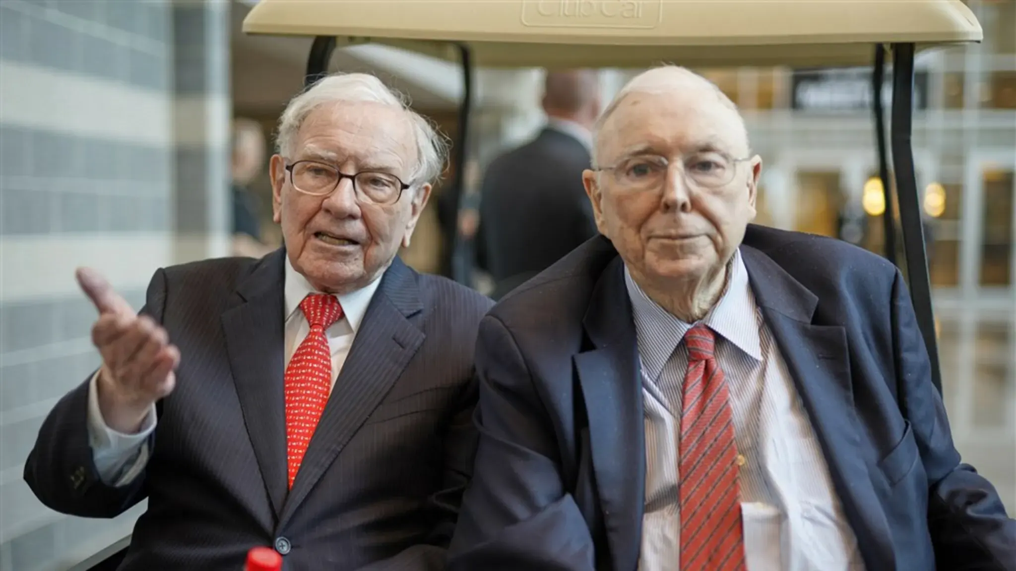 Warren Buffett e Charlie Munger investiram na BYD através da Berkshire Hathaway