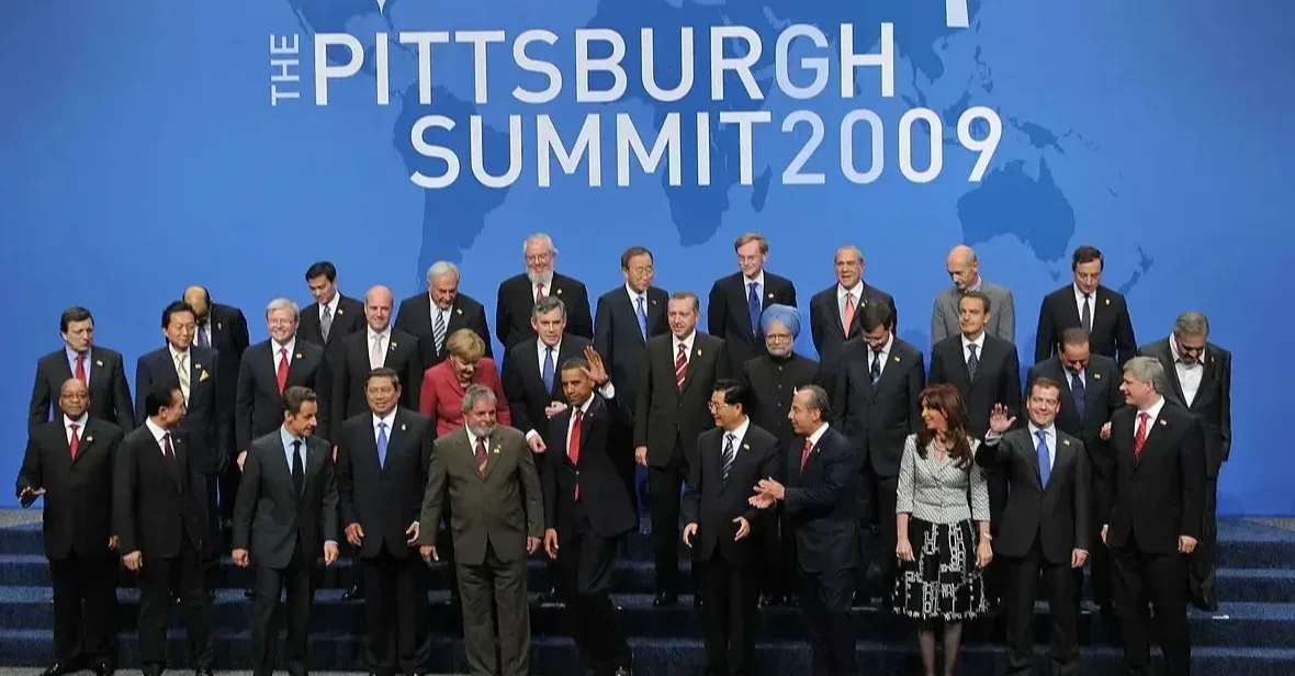 Presidente Lula junto aos outros lideres mundiais para foto oficial.