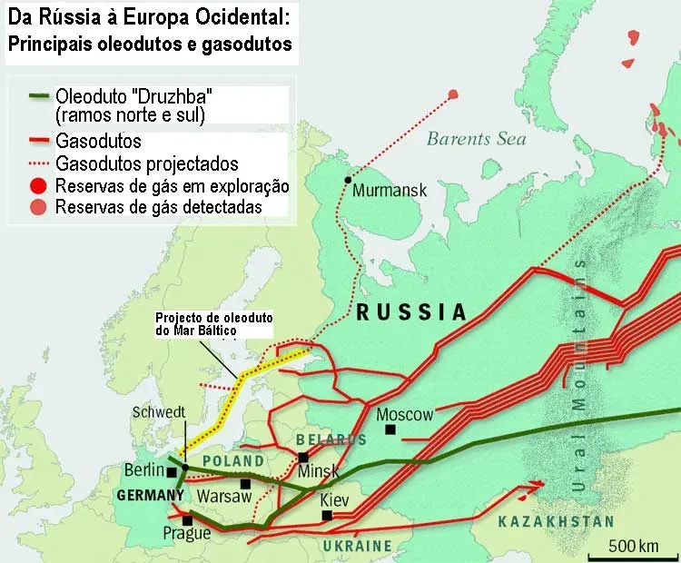 Mapa de gasodutos e oleodutos que vão da Rússia à Europa.