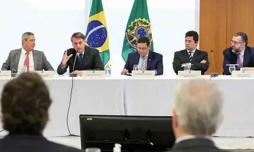 Bolsonaro se reúne com Moro e demais ministros no dia 22 de abril de 2020. Essa reunião foi citada por Moro no âmbito da investigação que apura interferência de Bolsonaro na Polícia Federal (Foto: Marcos Corrêa / Divulgação)<br>