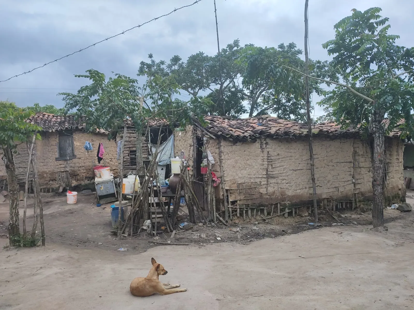 Moradias precárias, 2023. Em 2017 a situação era ainda pior.