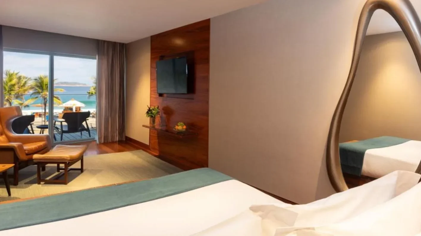 Um dos quartos com vista para o mar no Fasano RJ