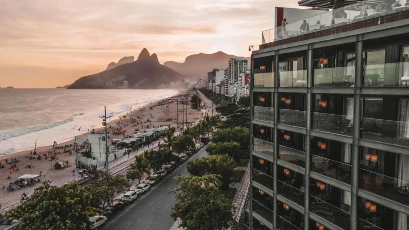 Fachada e vista do Hotel Fasano Rio de Janeiro, em Ipanema (Fotos: divulgação)