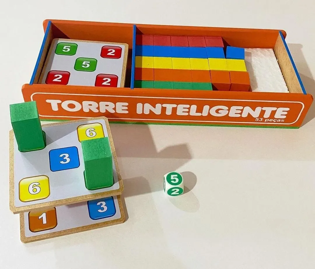 Torre Inteligente, além de divertido, auxilia a desenvolver a coordenação motora e equilíbrio.