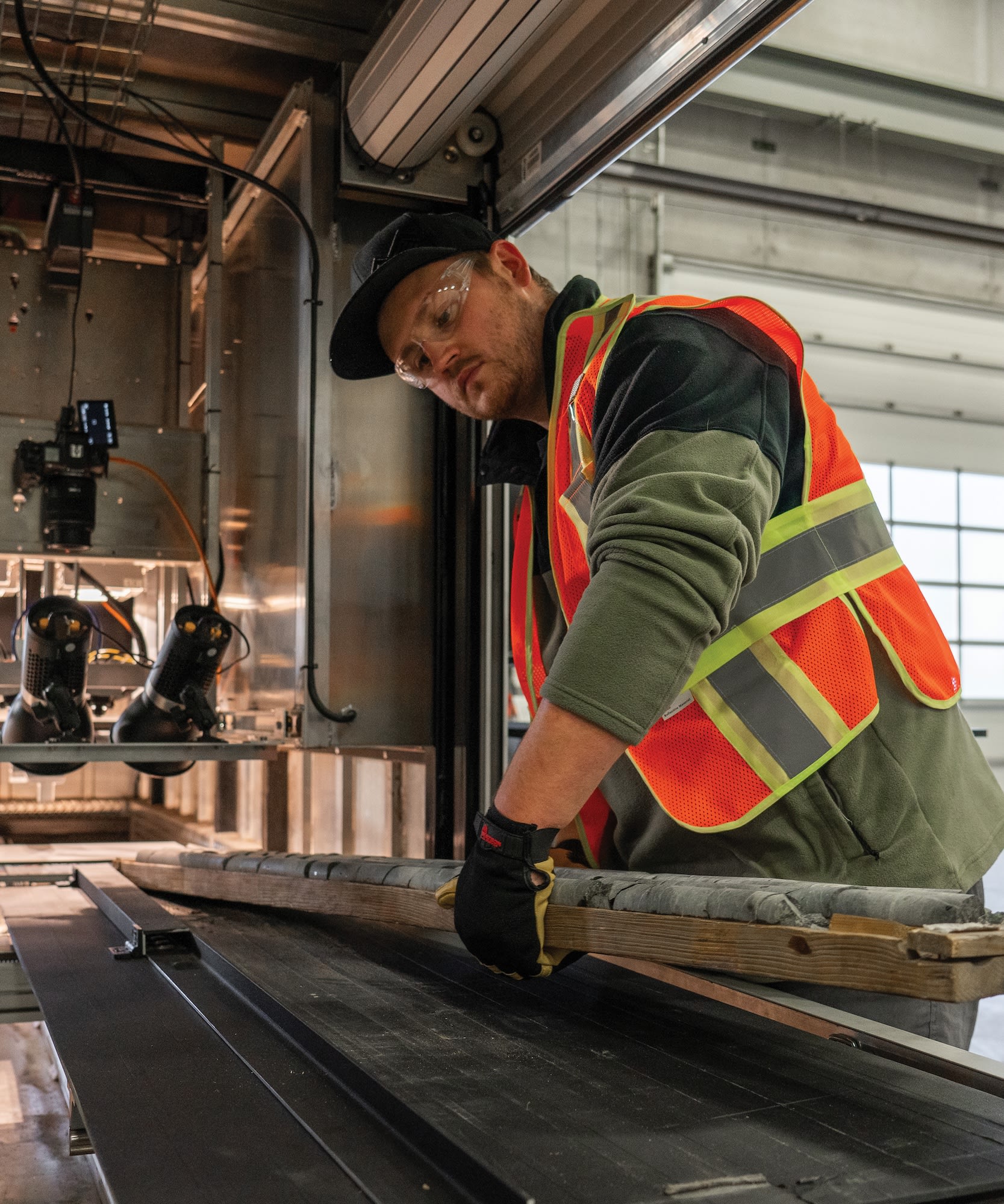 GeologicAI operator working with the scanner