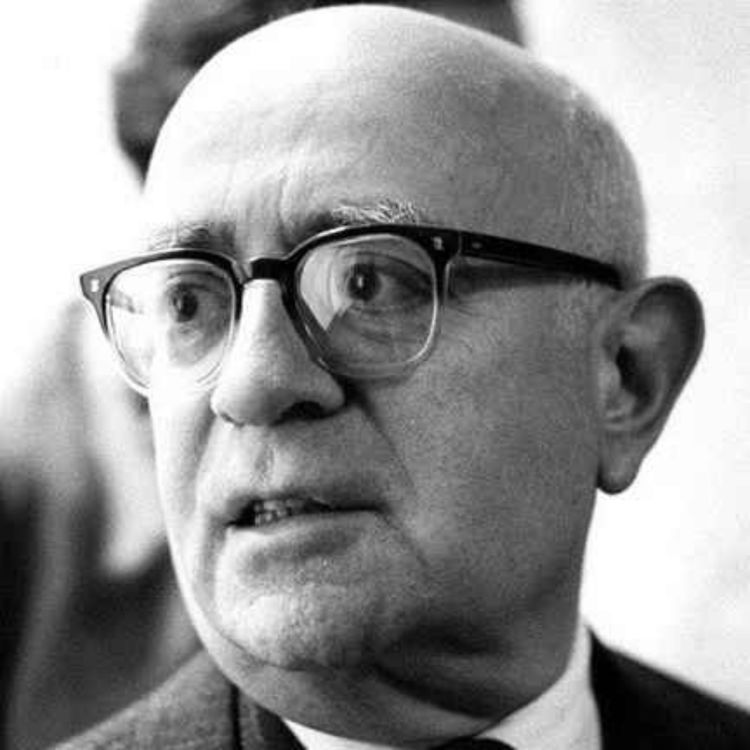 cover art for Adorno e as pseudo-atividades