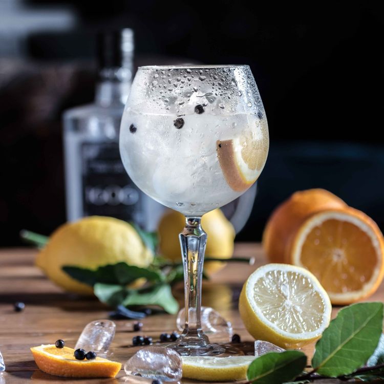 cover art for Bar Chat Shorts: Dry and Drinkable: Why London Dry Gin is Unique