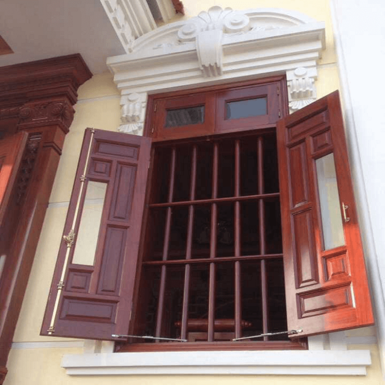 Kích thước cửa sổ gỗ 2 cánh vô cùng ấn tượng, giúp cho ngôi nhà bạn trở nên sang trọng và đẳng cấp hơn bao giờ hết. Hãy khám phá ngay hình ảnh liên quan để cảm nhận sự hoàn hảo của sản phẩm này.