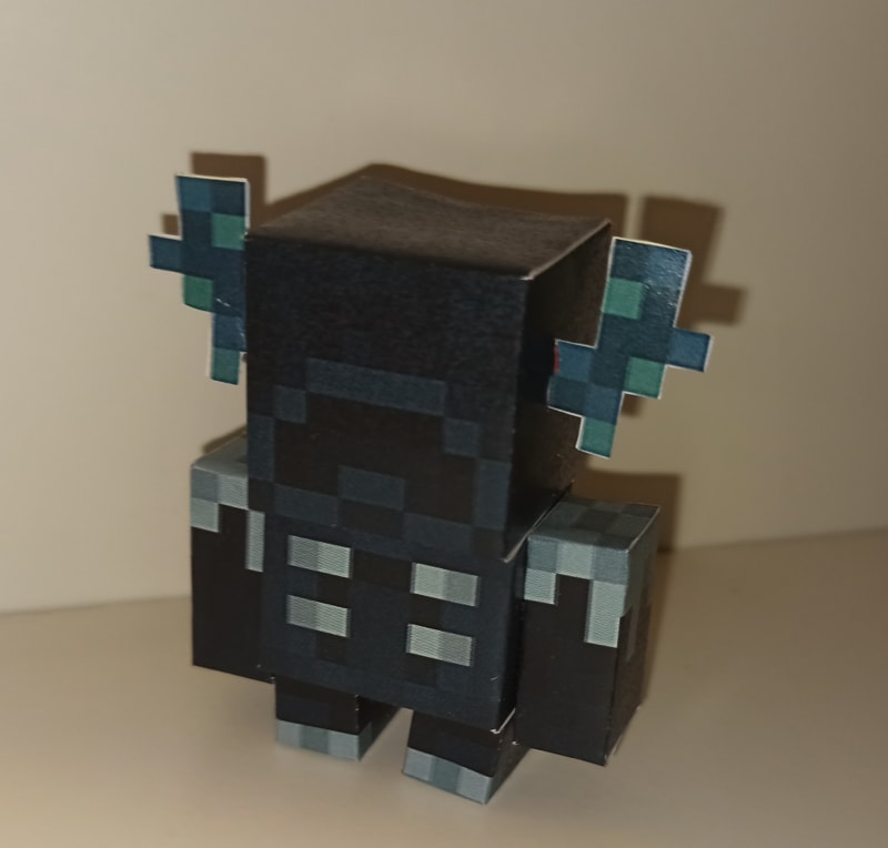 Minecraft Warden diorama : r/papercraft