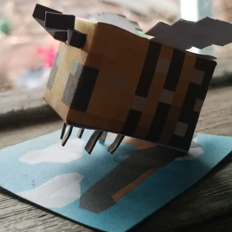 Minecraft Bee Papercraft