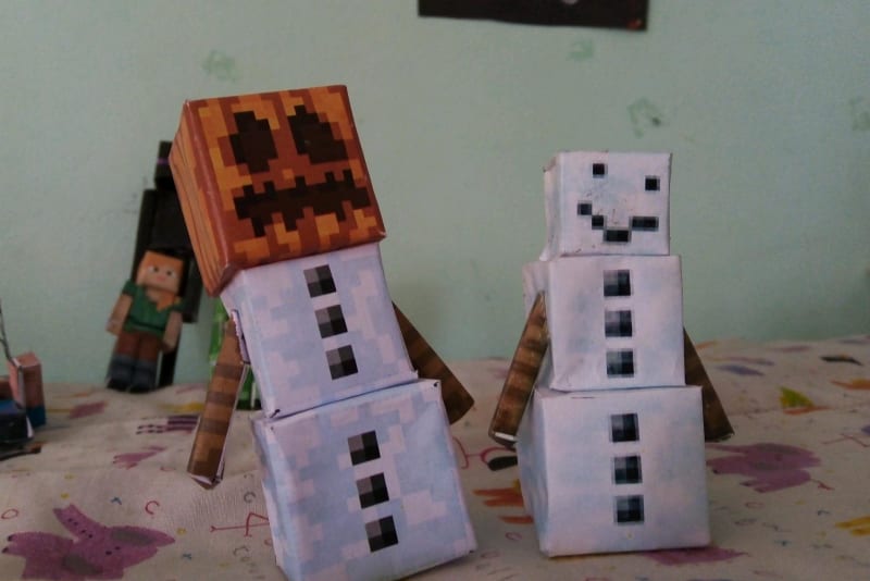 Pixel Papercraft Snow Golem