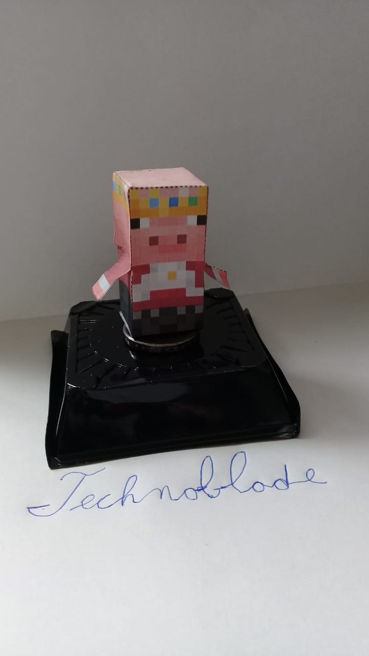 Pixel Papercraft - Technoblade (Tribute to Technoblade)