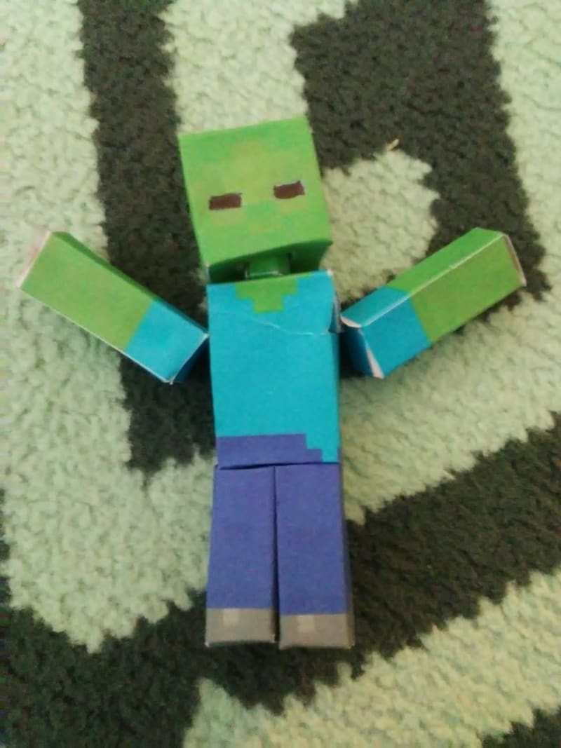 Pixel Papercraft - Zombie Action Figure