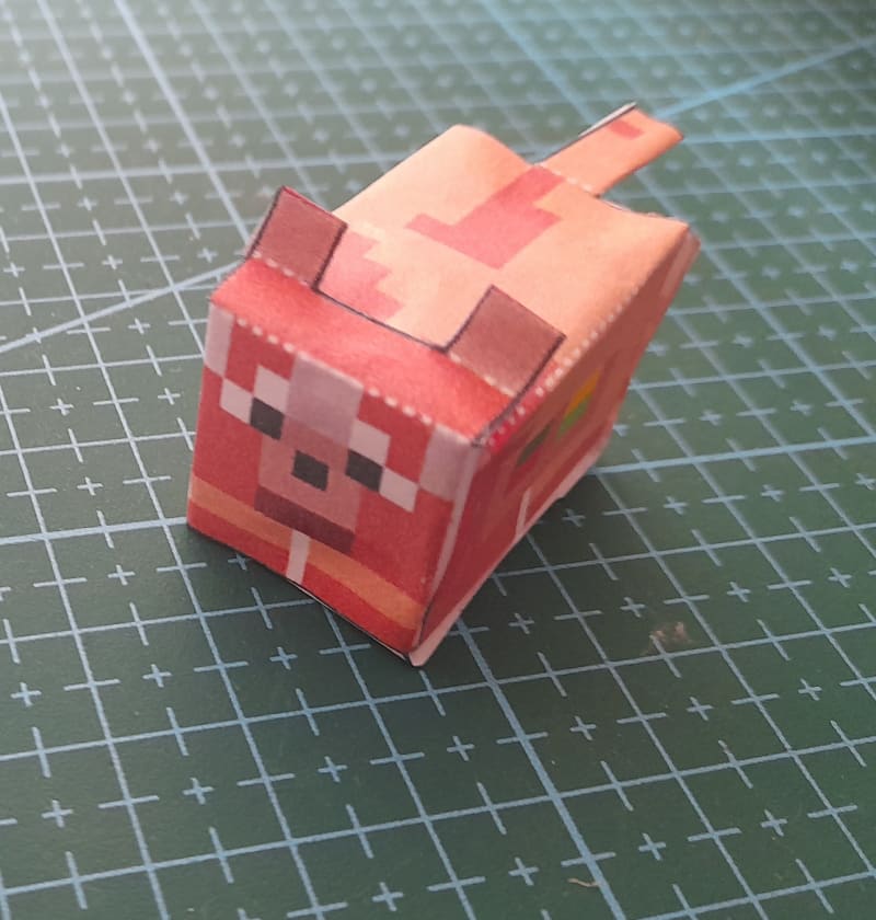 Pixel Papercraft - partygoer(backrooms)